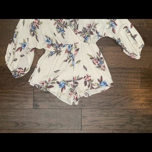 Subtle Floral Romper - Picture 3 of 4